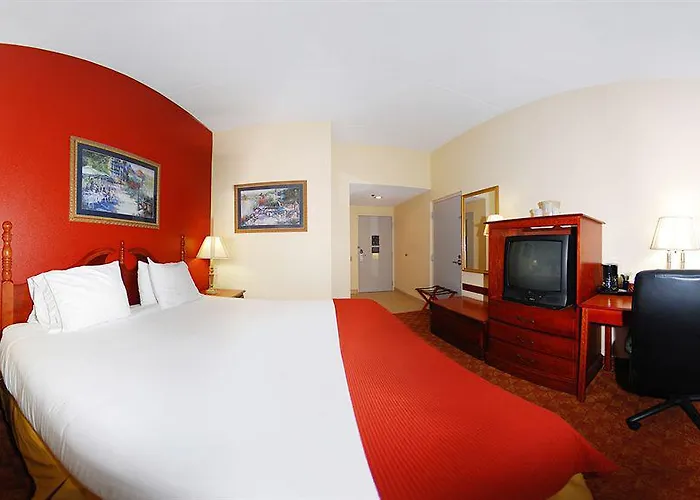 Inn Red Roof & West Broad 2*