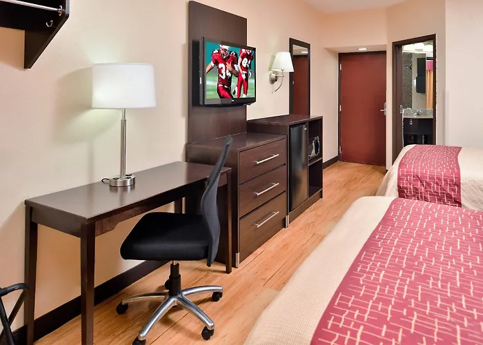 Inn Red Roof & West Broad 2*