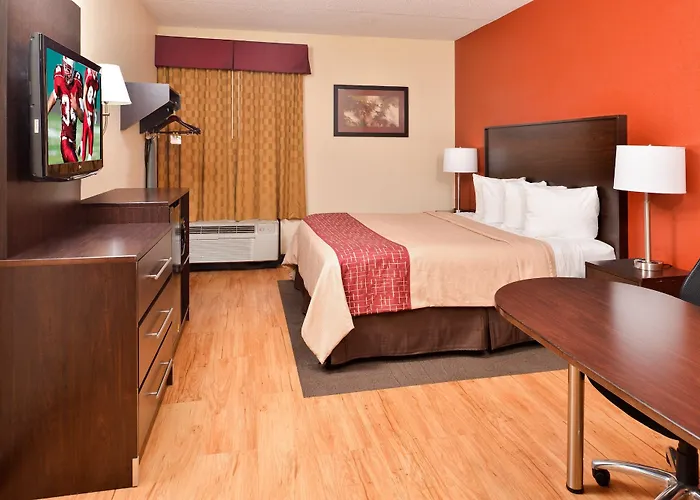 Inn Red Roof & West Broad 2*