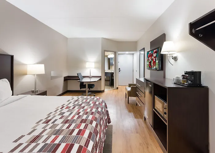 Inn Red Roof & West Broad 2*